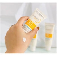 ضد آفتاب بیودرما AKN Mat پوست چرب SPF 30