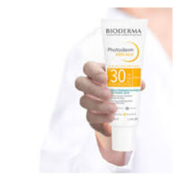 ضد آفتاب بیودرما AKN Mat پوست چرب SPF 30